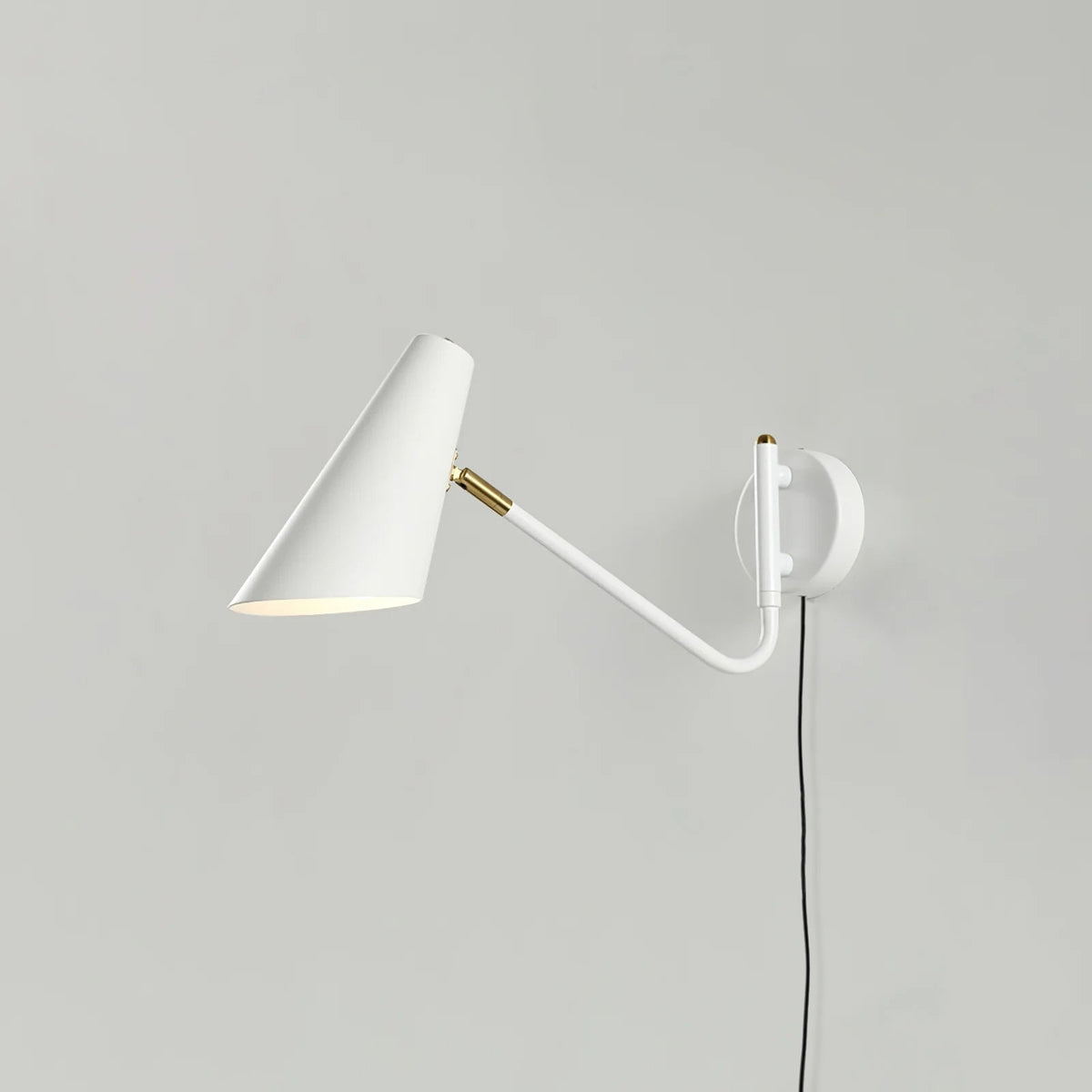 Canore zeitgenössische minimalistische Wandleuchte mit Stecker