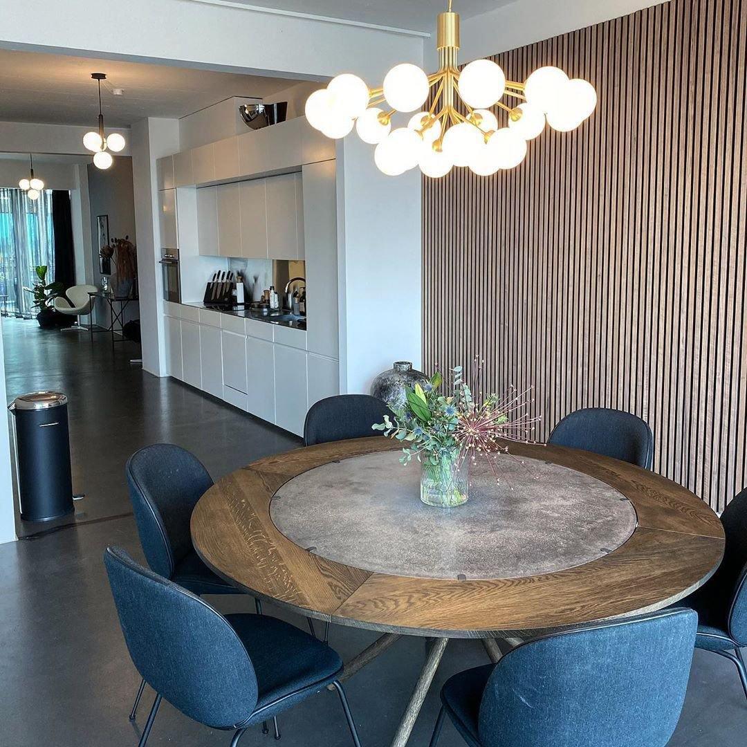 Eirelelle Pendelleuchte mit Glas-Kugel-Cluster in Messing