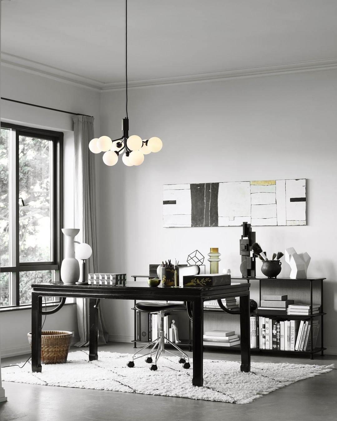 Eirelelle Pendelleuchte mit Glas-Kugel-Cluster in Messing