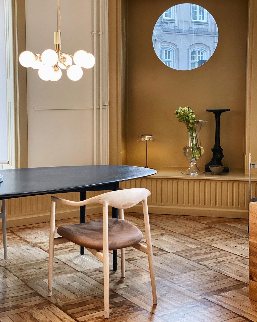 Eirelelle Pendelleuchte mit Glas-Kugel-Cluster in Messing