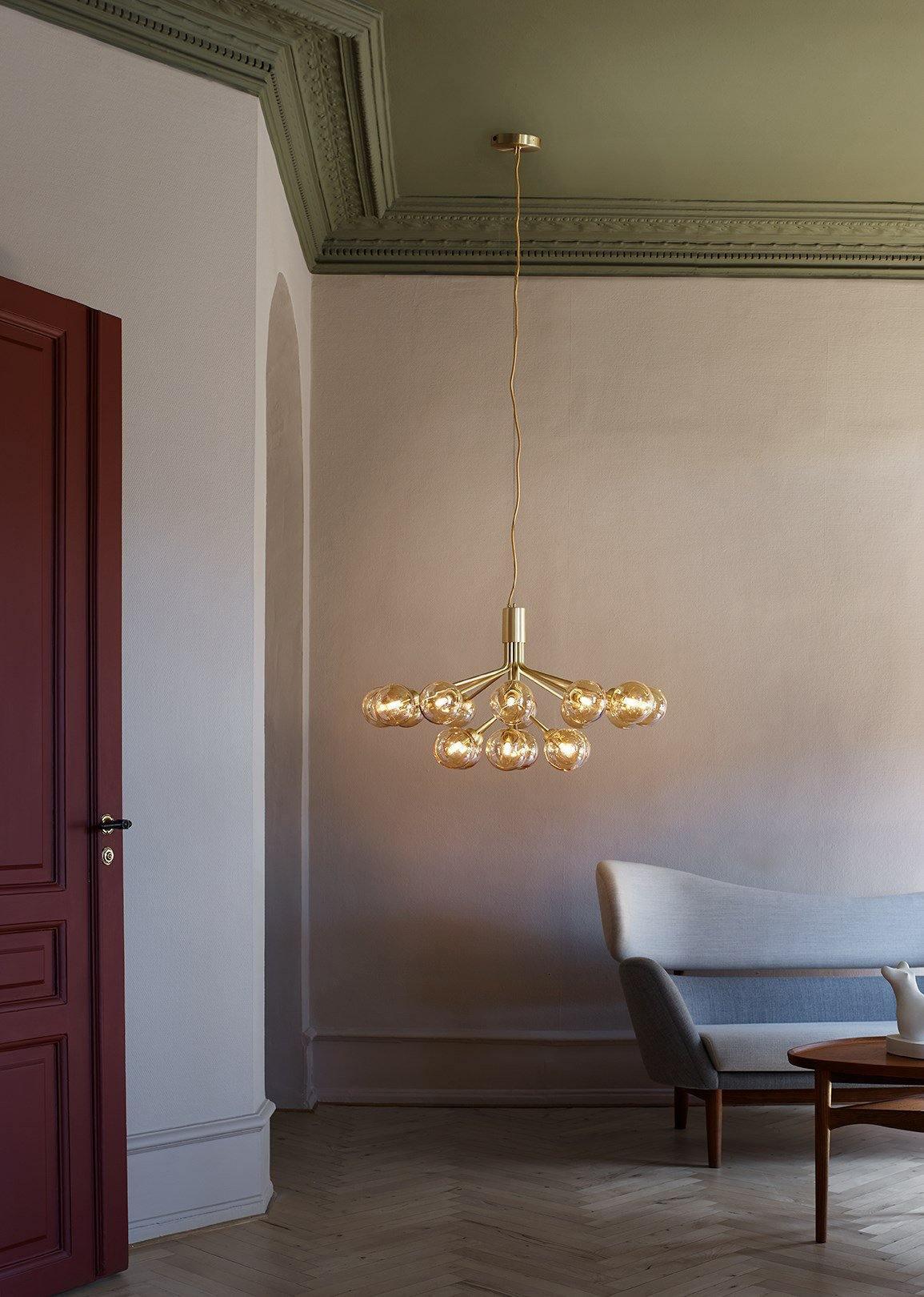Eirelelle Pendelleuchte mit Glas-Kugel-Cluster in Messing