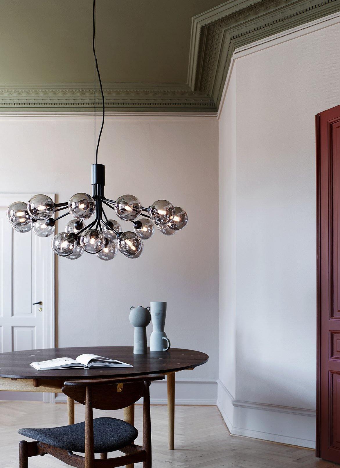 Eirelelle Pendelleuchte mit Glas-Kugel-Cluster in Messing