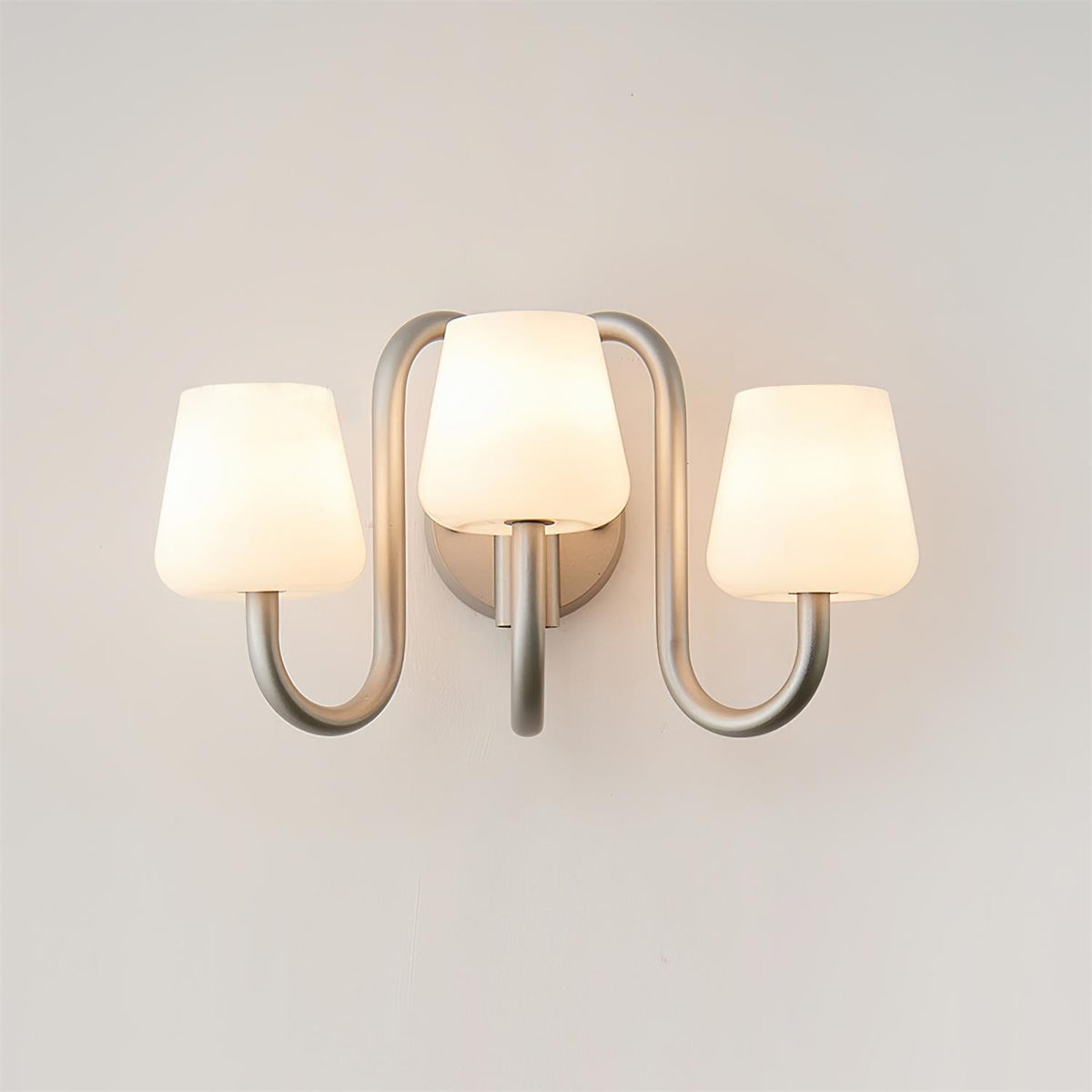 Norduvyi zeitgenössische minimalistische Aluminium-Wandleuchte