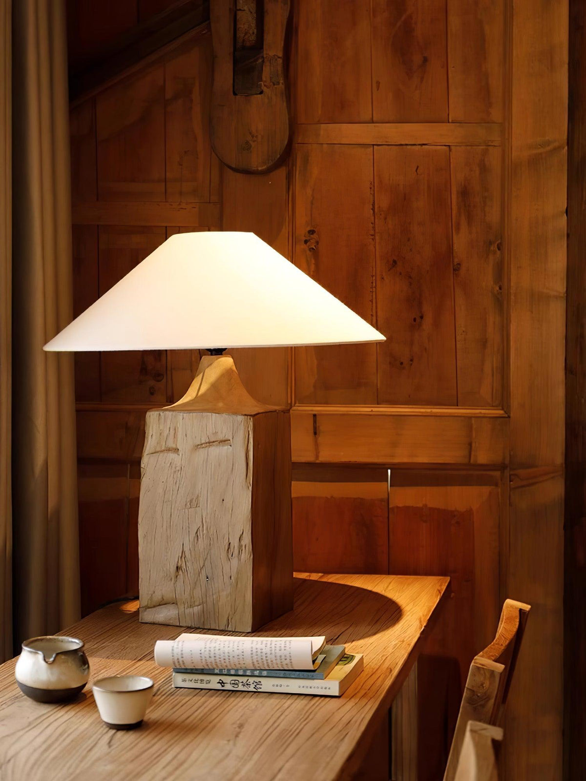 Rustica Stehleuchte aus Naturholz in Beige