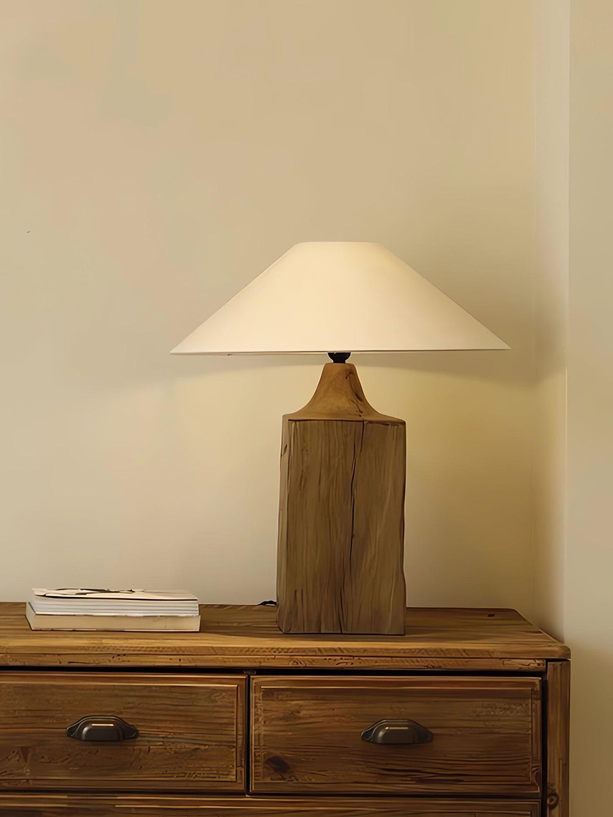 Rustica Stehleuchte aus Naturholz in Beige