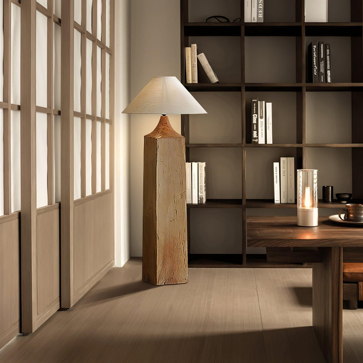 Rustica Stehleuchte aus Naturholz in Beige