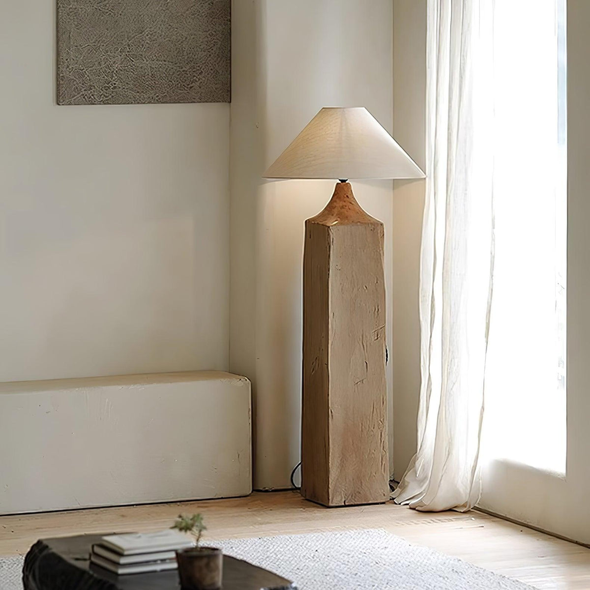 Rustica Stehleuchte aus Naturholz in Beige