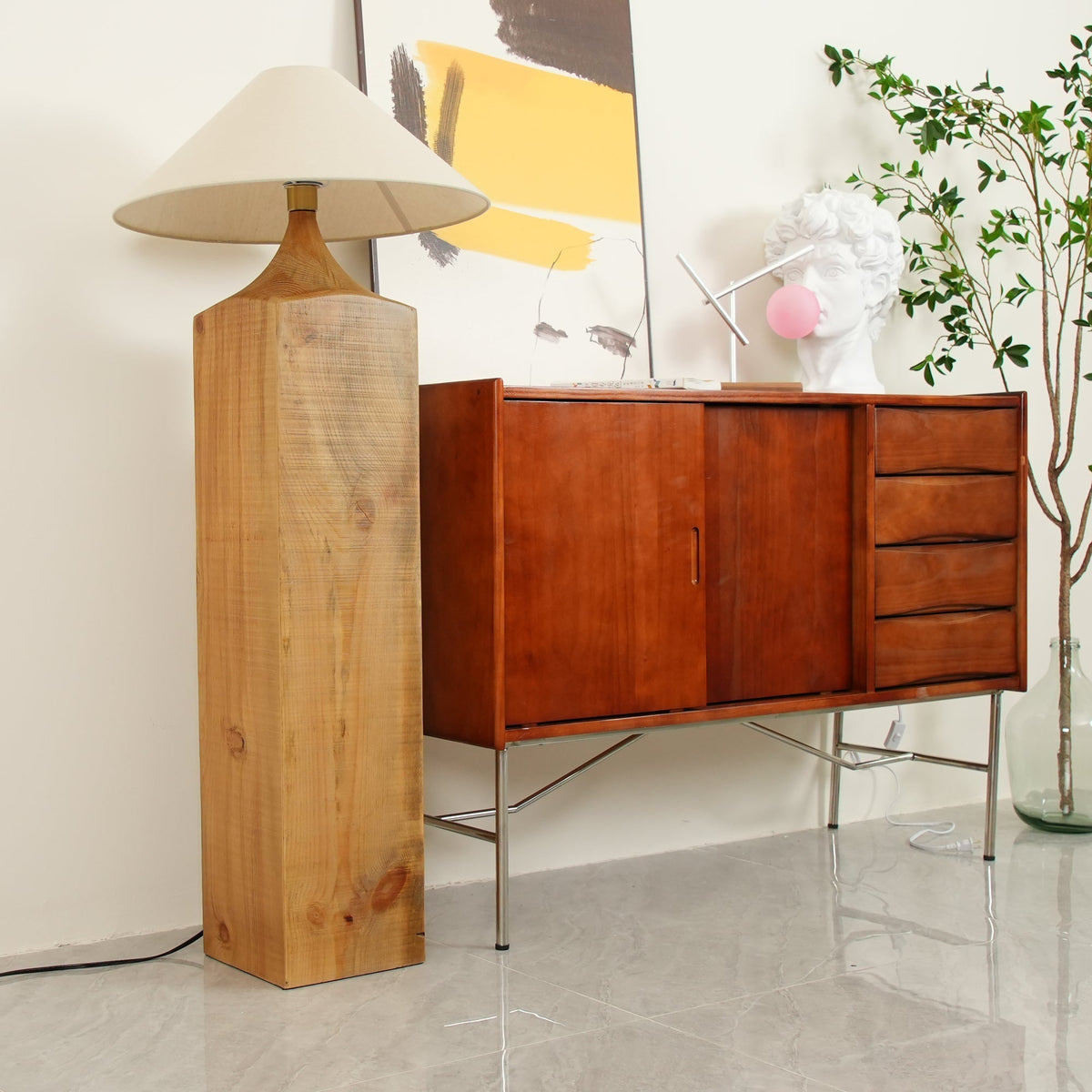 Rustica Stehleuchte aus Naturholz in Beige