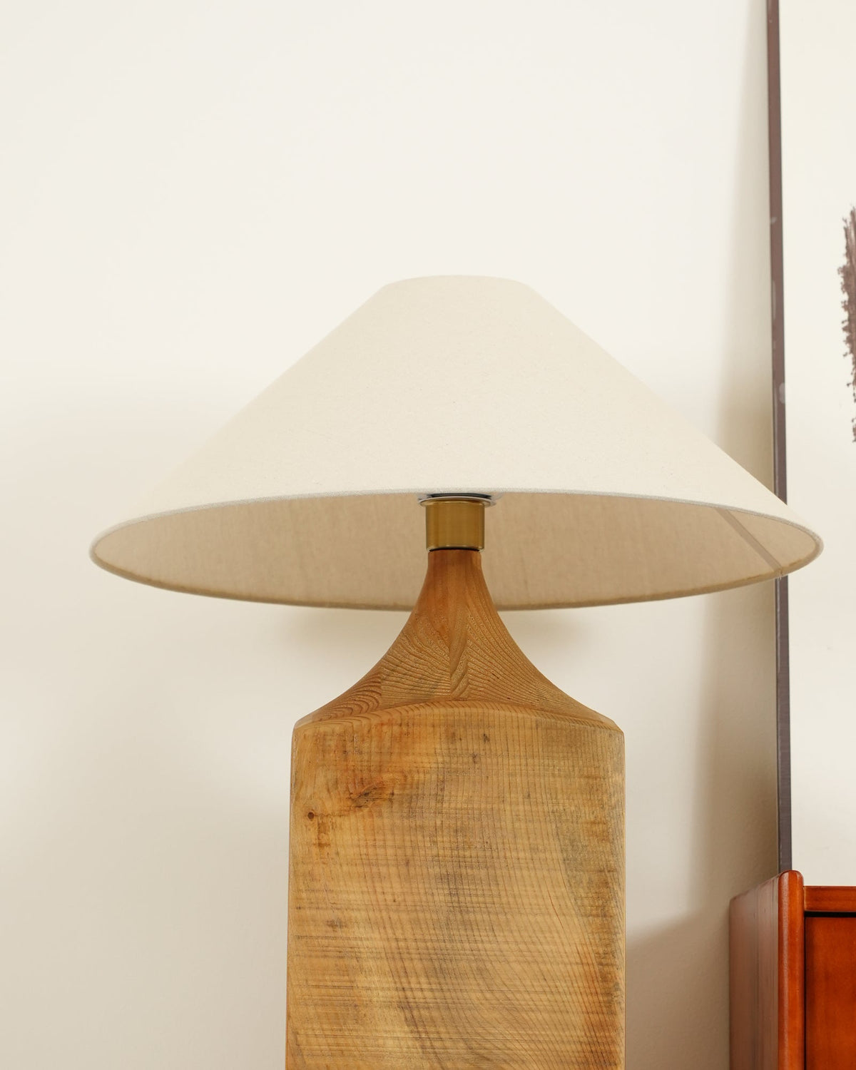 Rustica Stehleuchte aus Naturholz in Beige