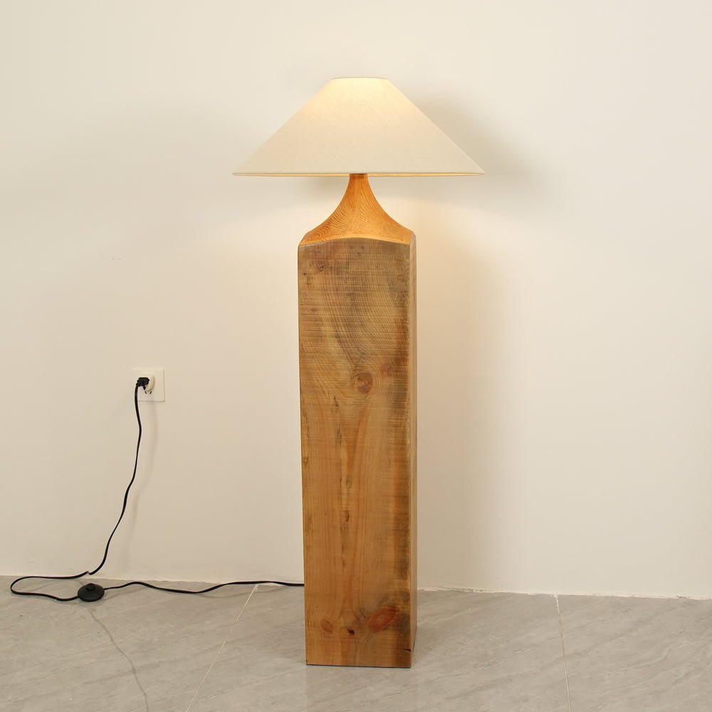 Rustica Stehleuchte aus Naturholz in Beige