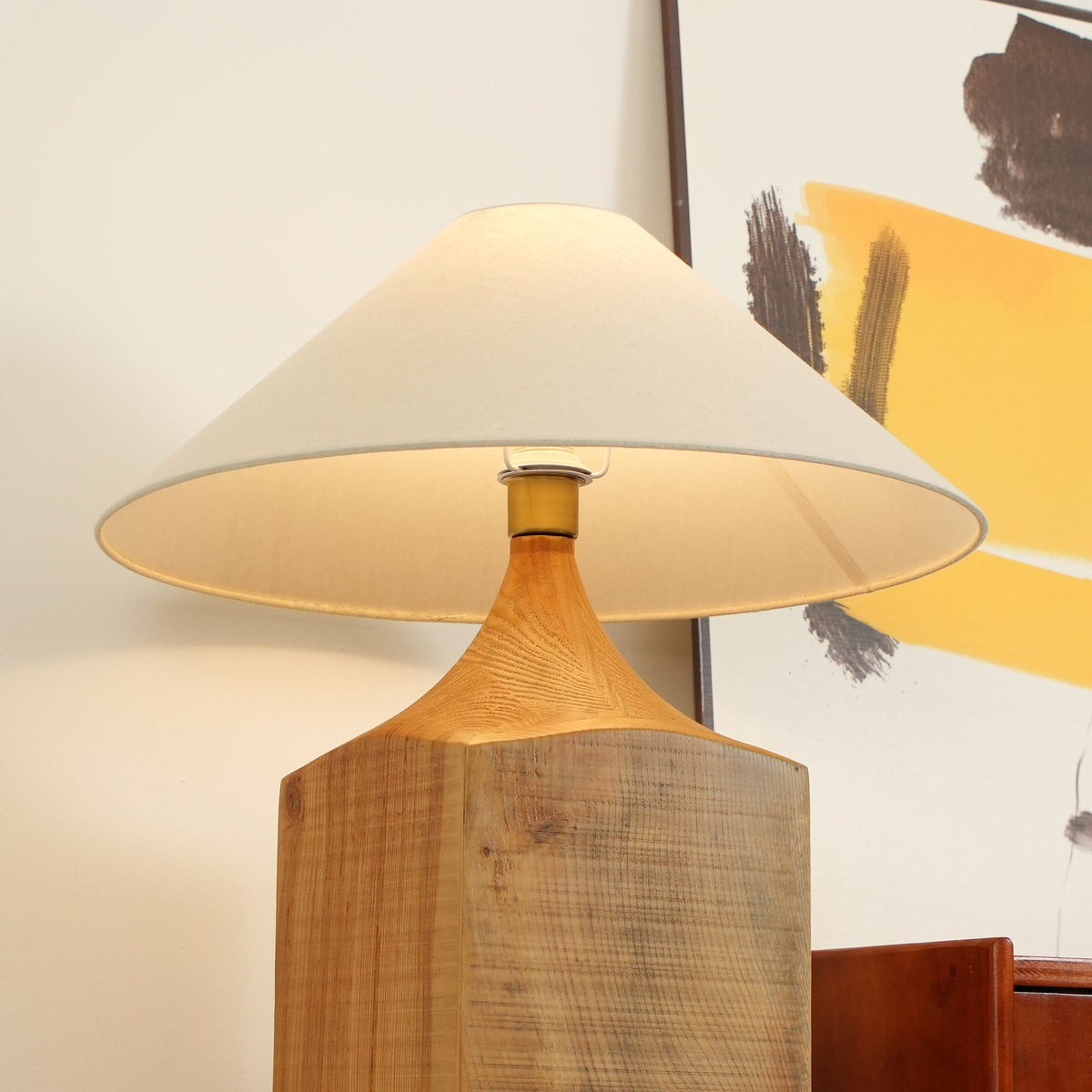 Rustica Stehleuchte aus Naturholz in Beige