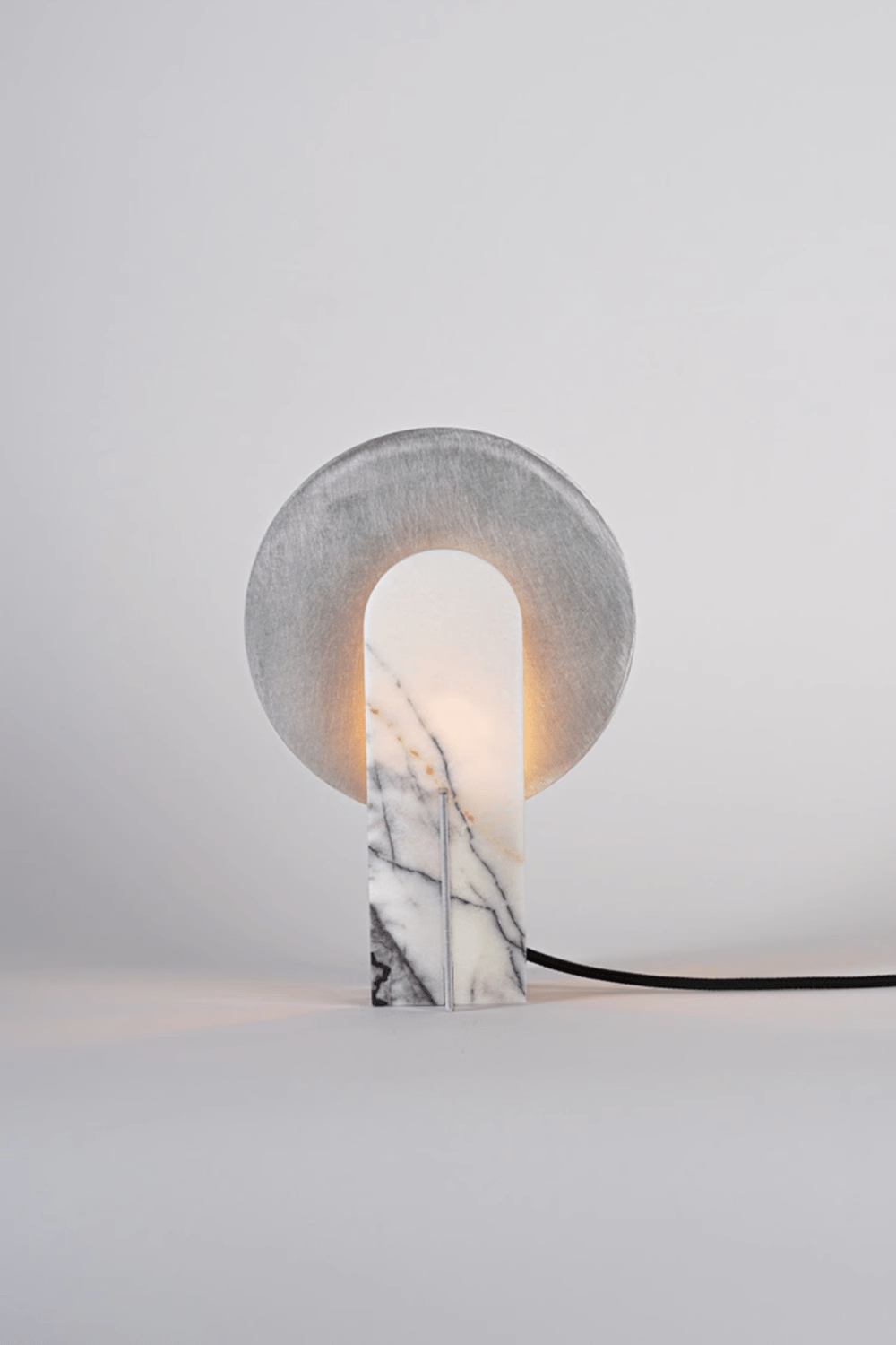 Solvique Arch Marmor Tischleuchte