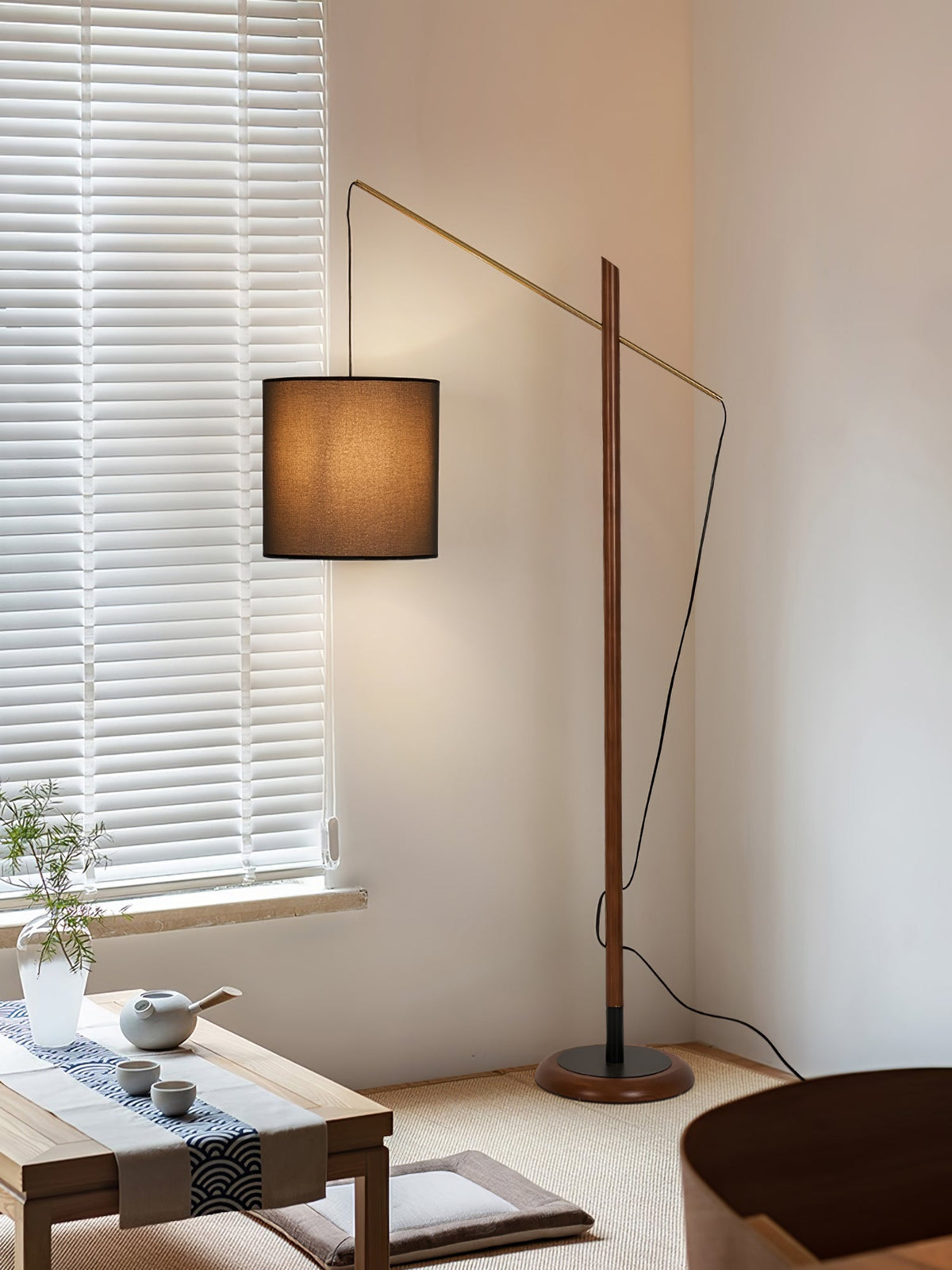 Nyvariol Minimalistische Stehleuchte aus Holz