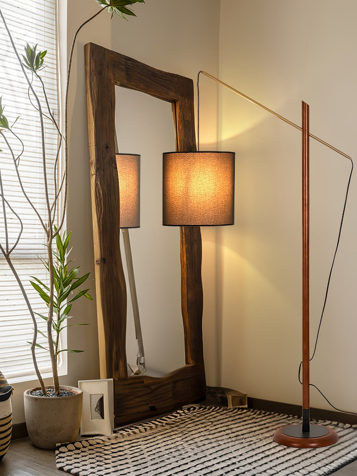 Nyvariol Minimalistische Stehleuchte aus Holz