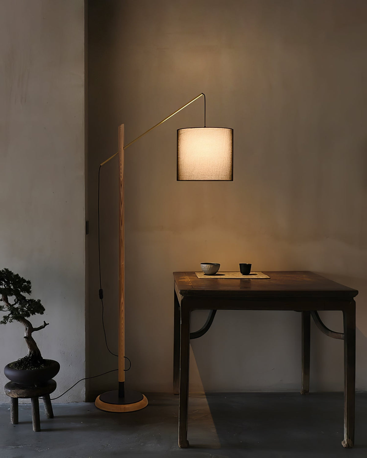 Nyvariol Minimalistische Stehleuchte aus Holz