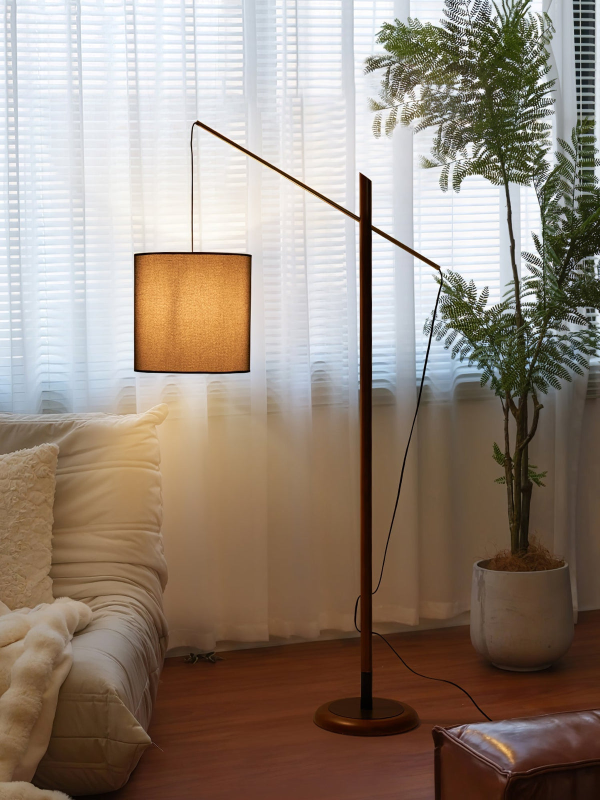 Nyvariol Minimalistische Stehleuchte aus Holz