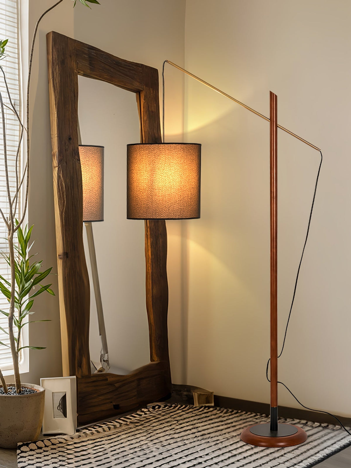Nyvariol Minimalistische Stehleuchte aus Holz