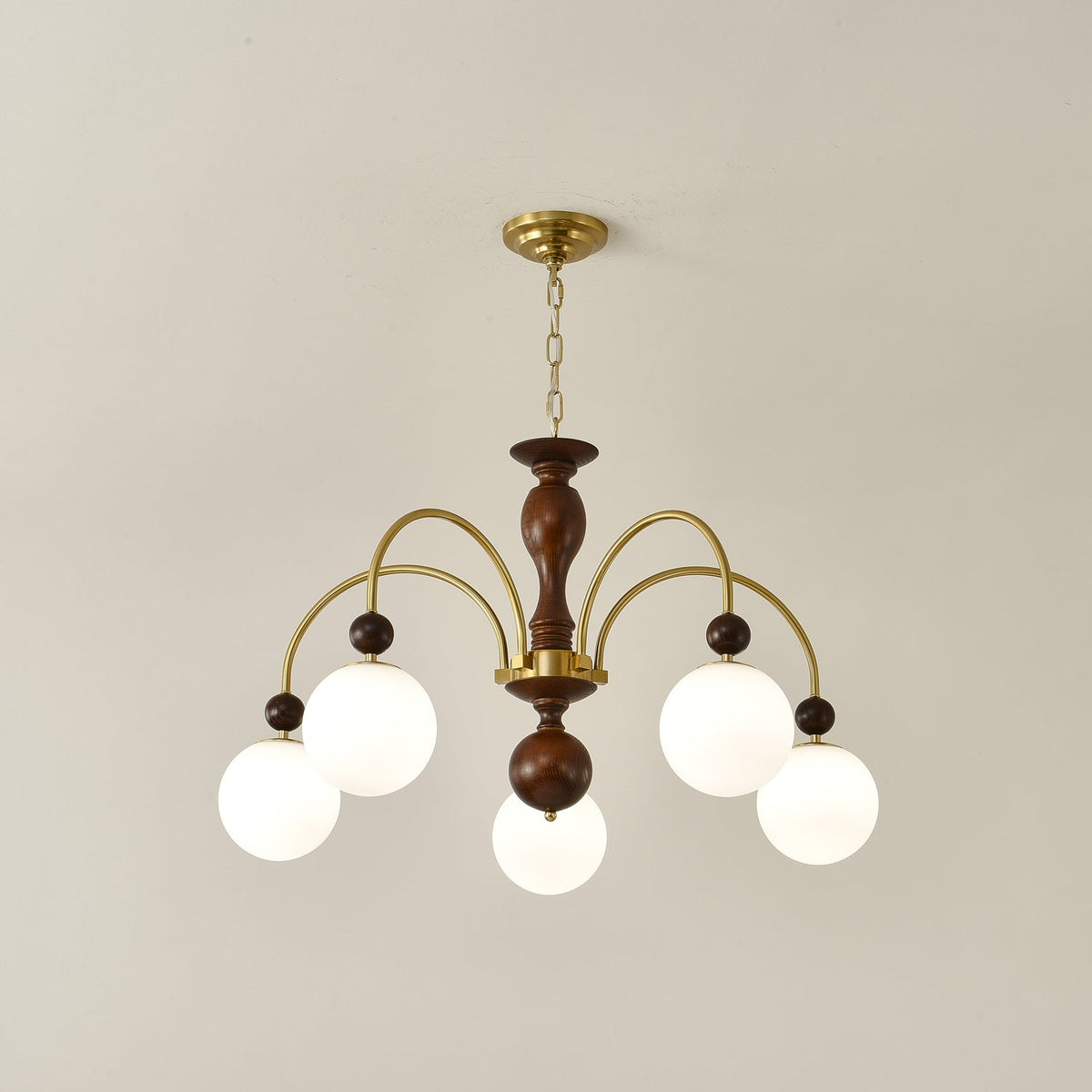 Sylenise Pendelleuchte aus Walnuss und Messing mit Kugelschirm im Vintage-Stil