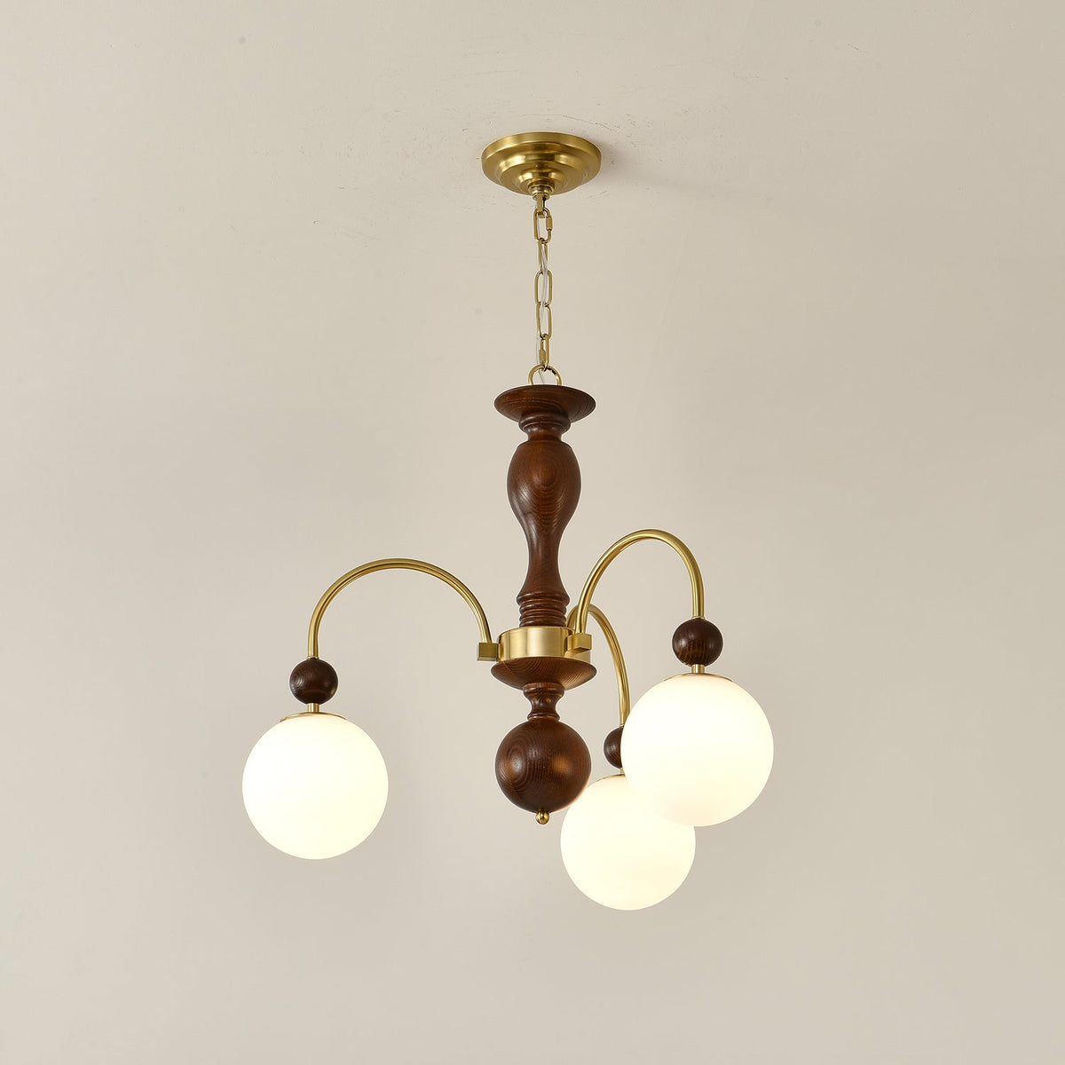 Sylenise Pendelleuchte aus Walnuss und Messing mit Kugelschirm im Vintage-Stil