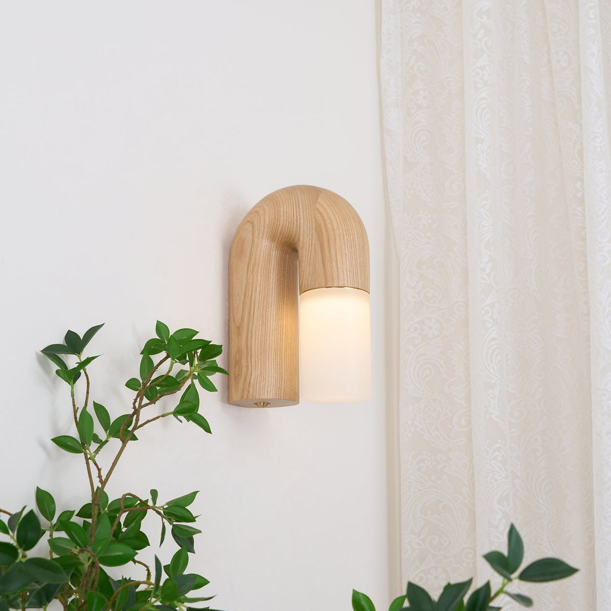 King zeitgenössische minimalistische Wandleuchte aus Holz