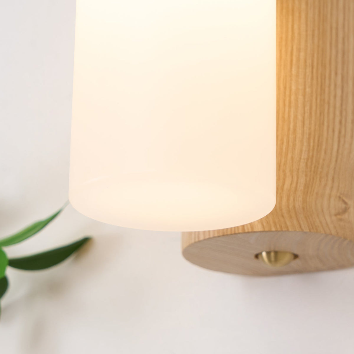 King zeitgenössische minimalistische Wandleuchte aus Holz