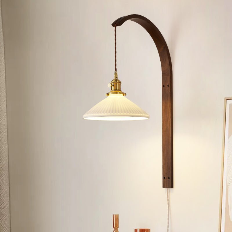 Arvyn Ardent Wandleuchte aus Holz