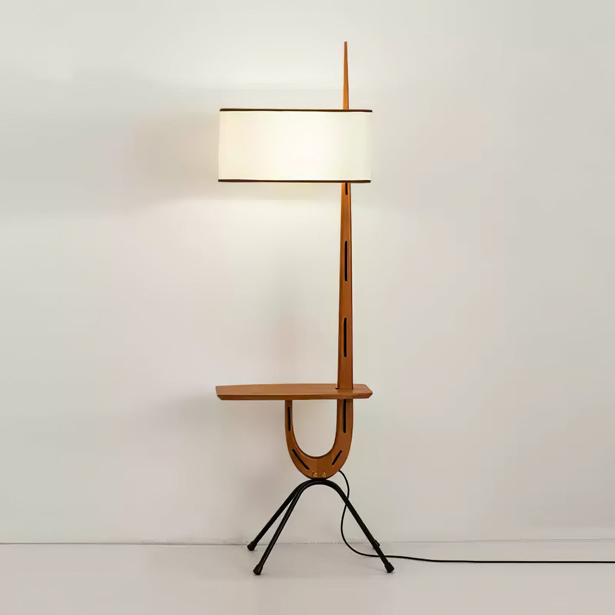 Vemara Mid-Century-Stil Stehleuchte aus Holz