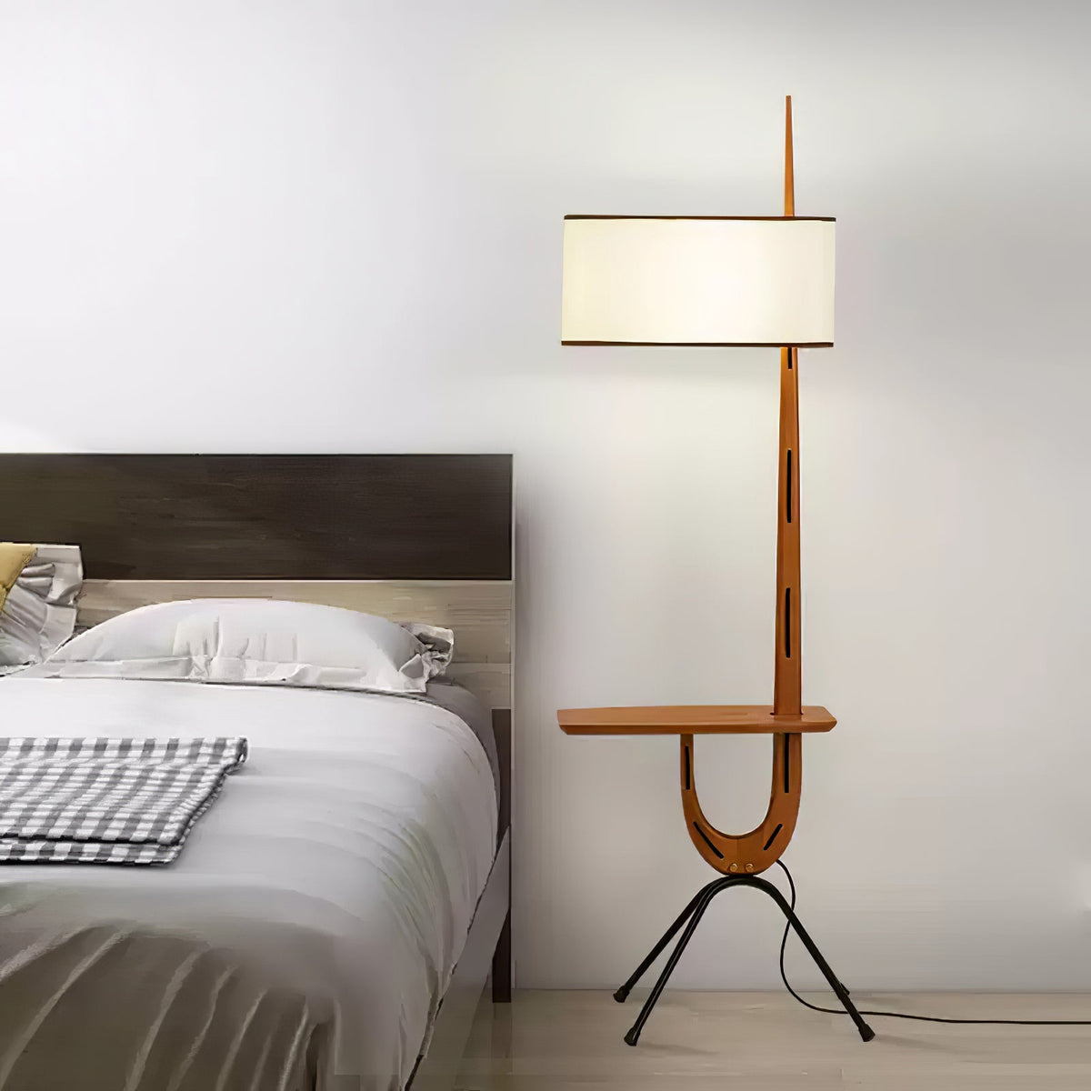 Vemara Mid-Century-Stil Stehleuchte aus Holz