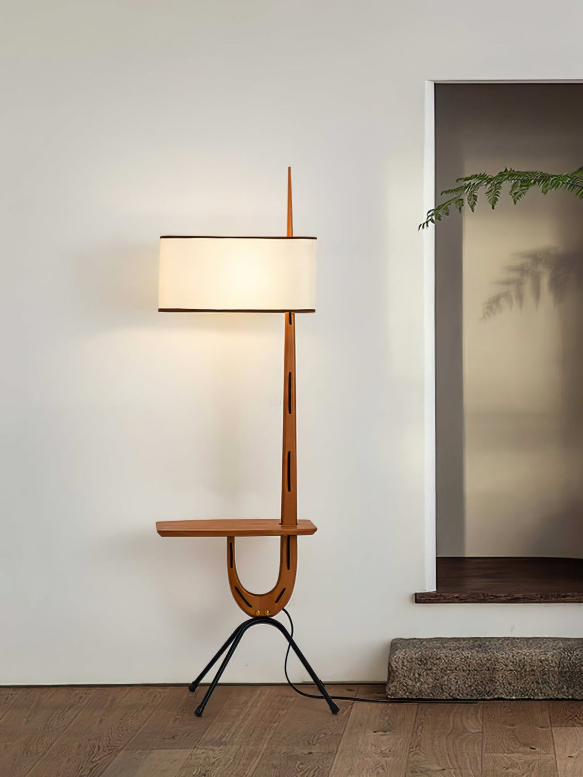 Vemara Mid-Century-Stil Stehleuchte aus Holz