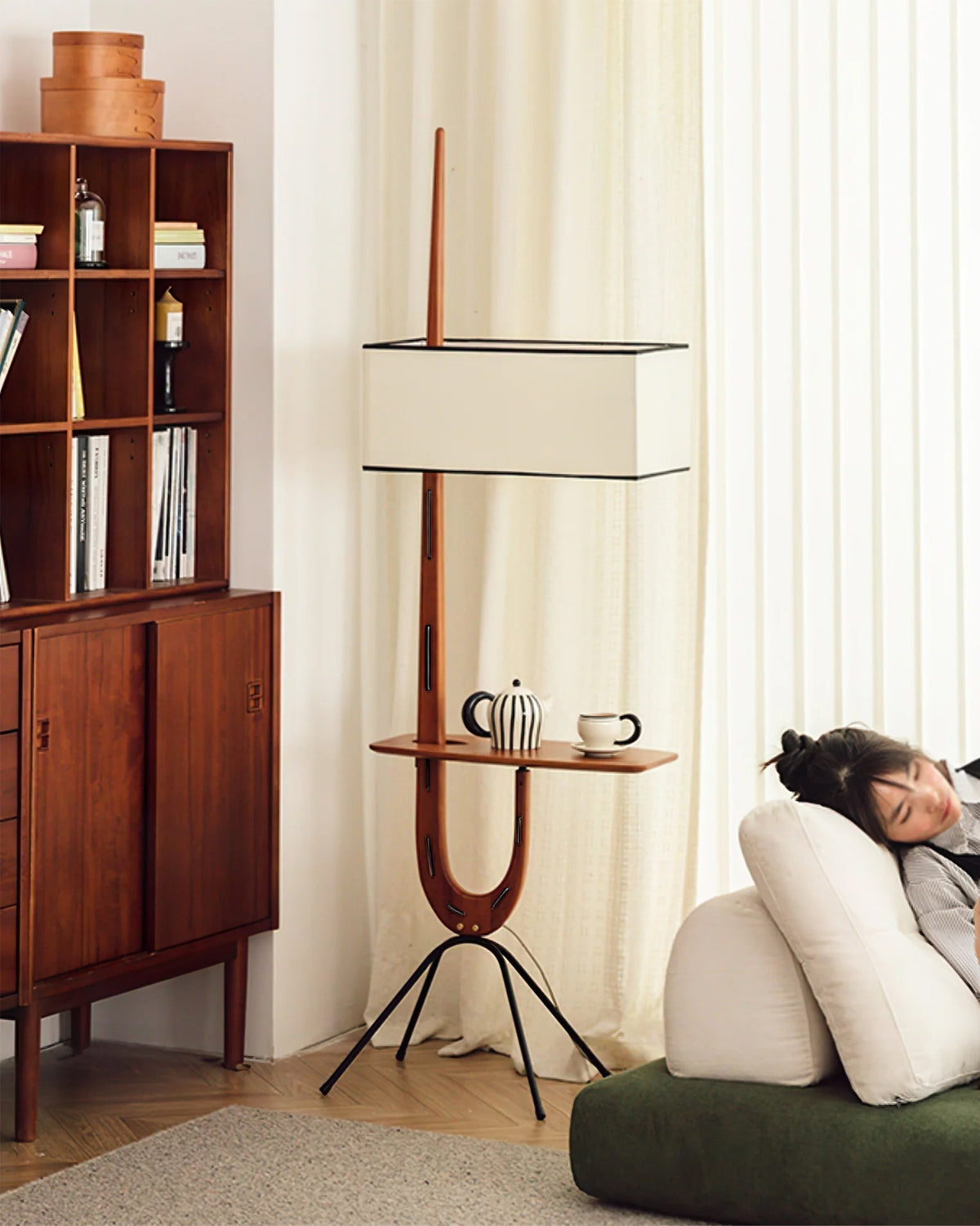 Vemara Mid-Century-Stil Stehleuchte aus Holz
