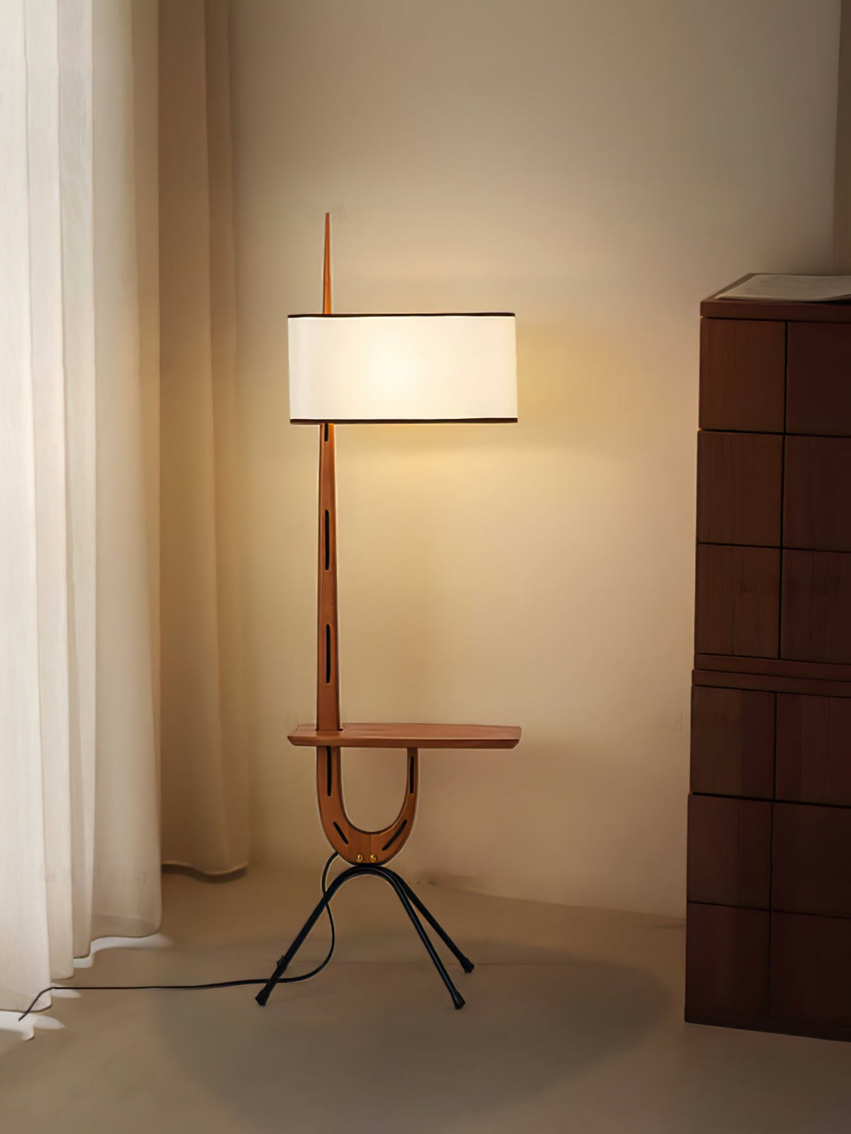 Vemara Mid-Century-Stil Stehleuchte aus Holz