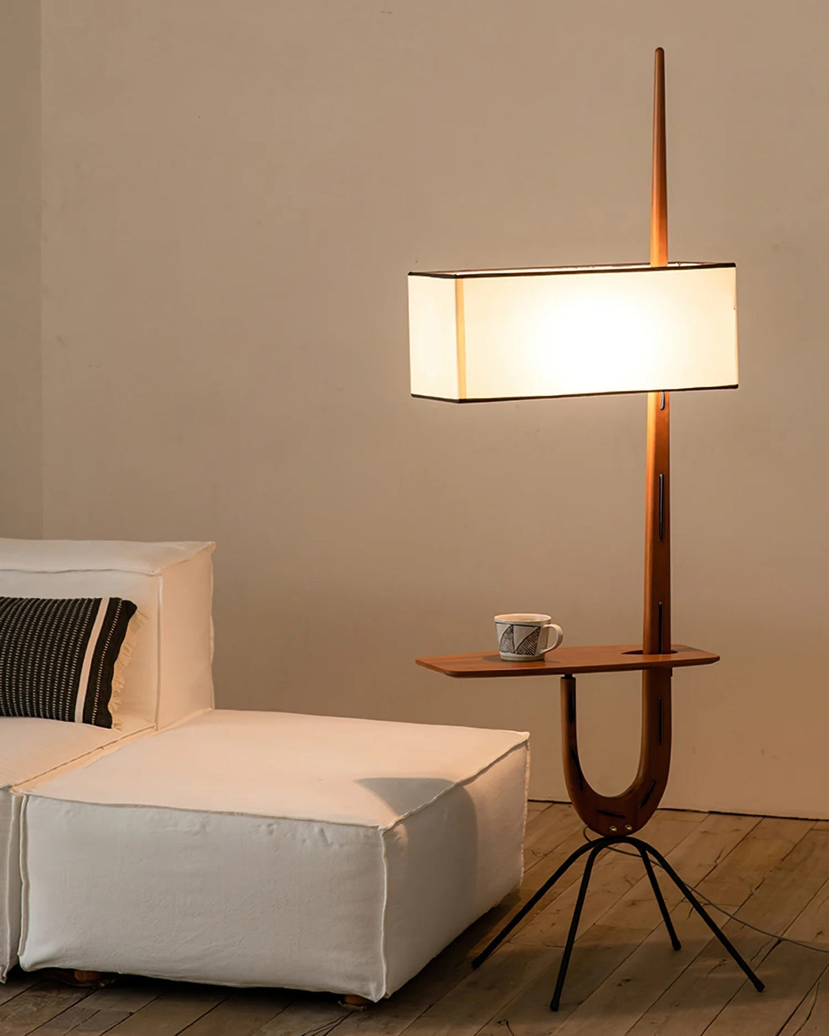 Vemara Mid-Century-Stil Stehleuchte aus Holz