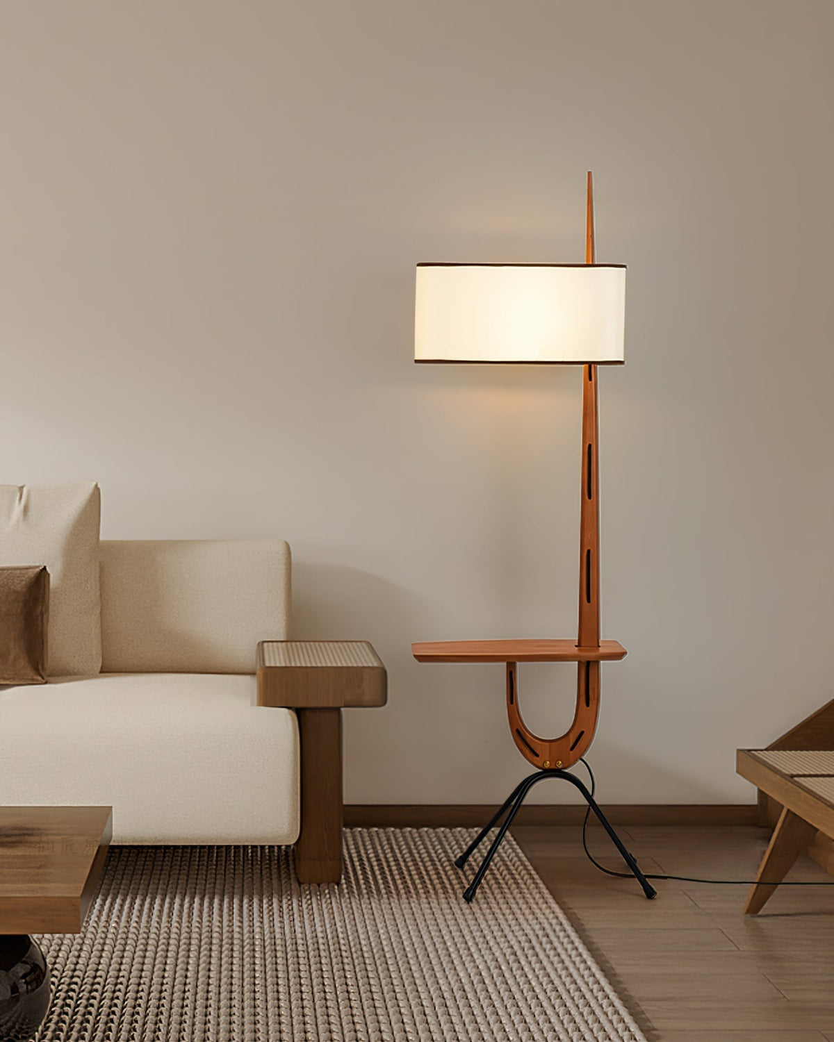 Vemara Mid-Century-Stil Stehleuchte aus Holz