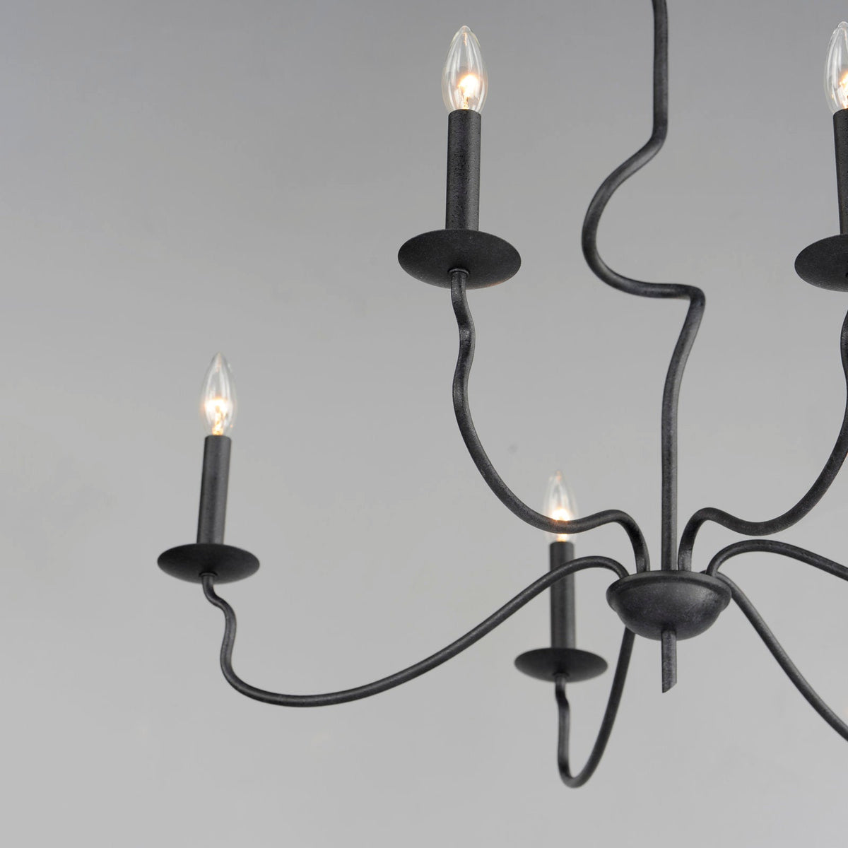 Rauduvyo Kronleuchter im modernen minimalistischen industriellen Metallstil
