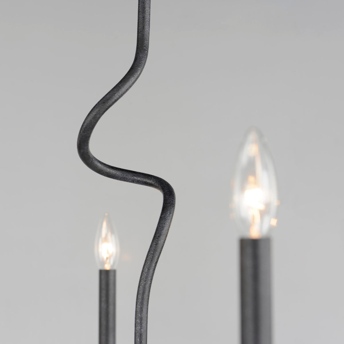 Rauduvyo Kronleuchter im modernen minimalistischen industriellen Metallstil