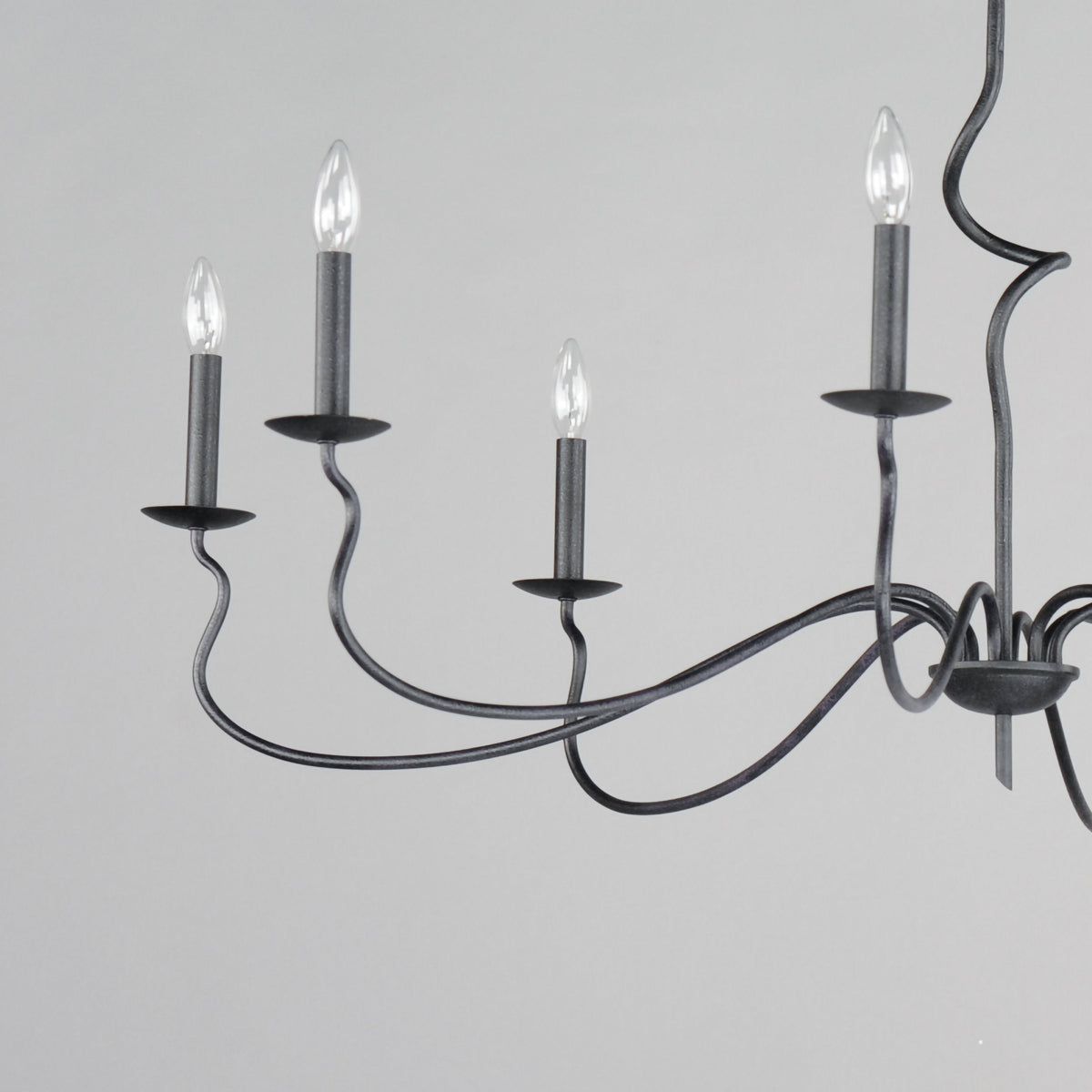 Rauduvyo Kronleuchter im modernen minimalistischen industriellen Metallstil