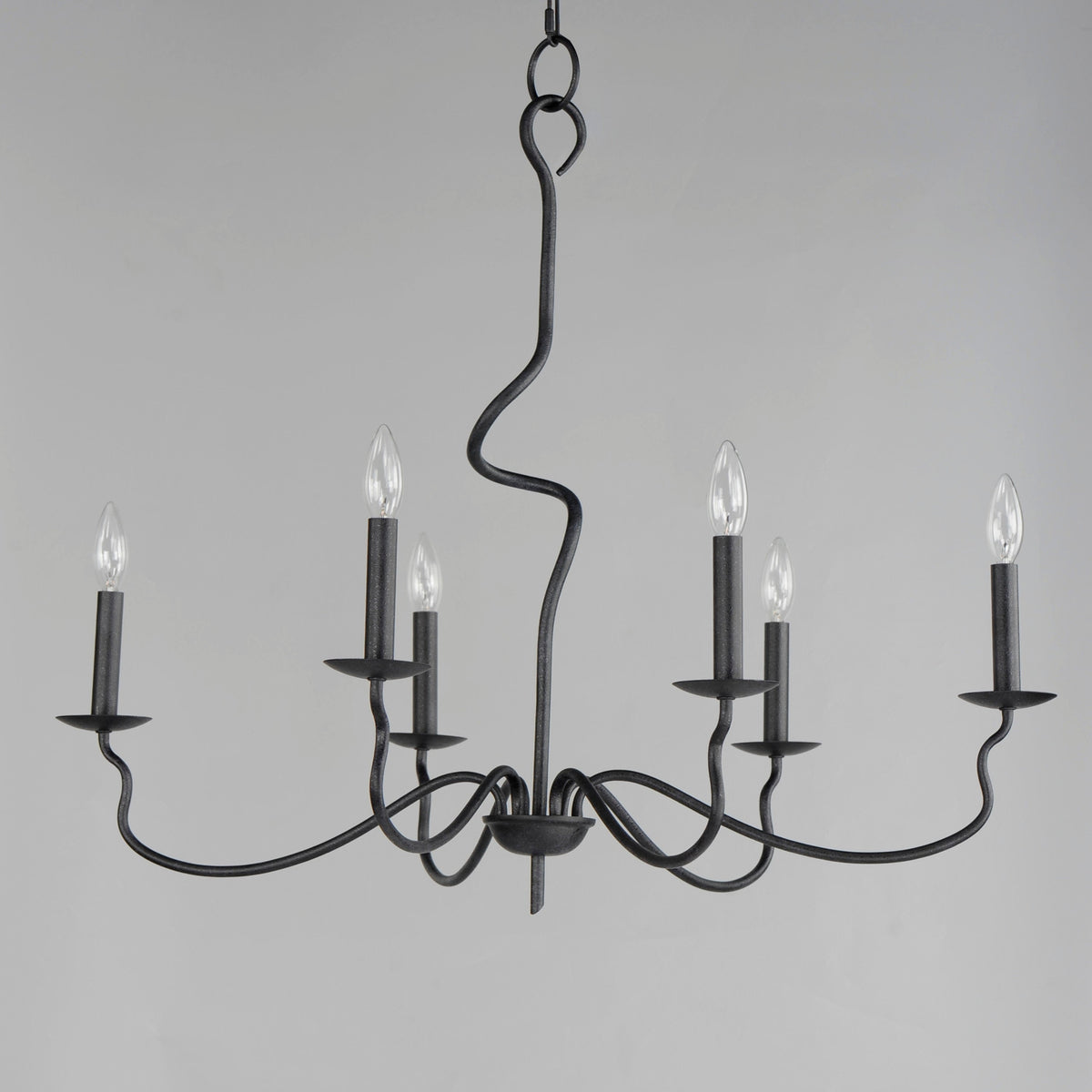 Rauduvyo Kronleuchter im modernen minimalistischen industriellen Metallstil