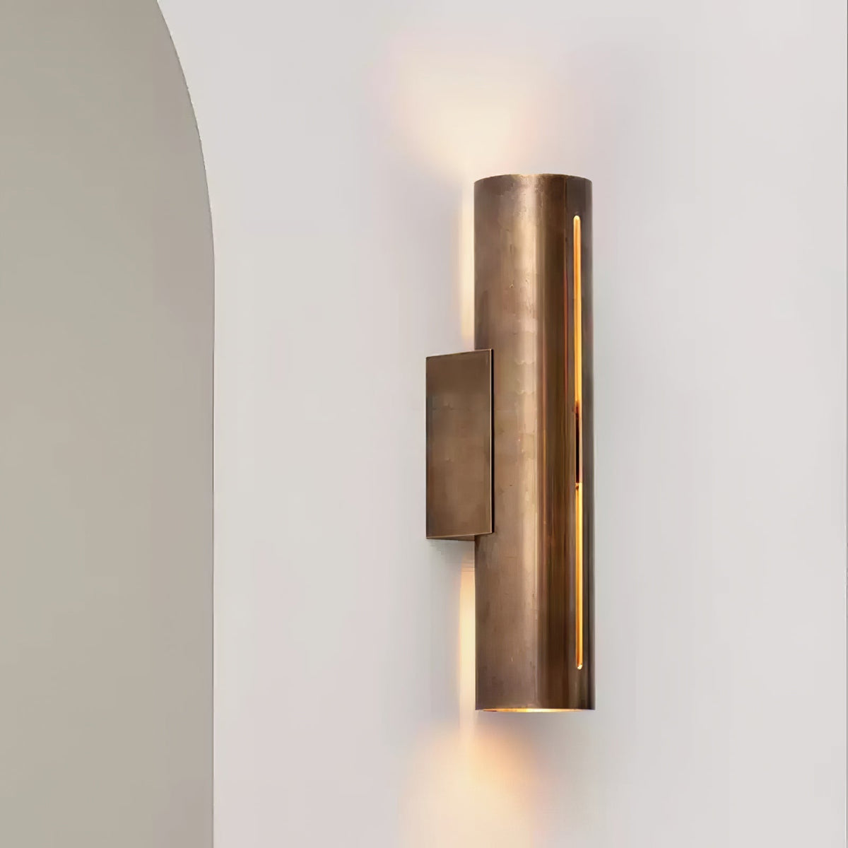 Avsilara zeitgenössische minimalistische zylindrische Messing-Wandleuchte