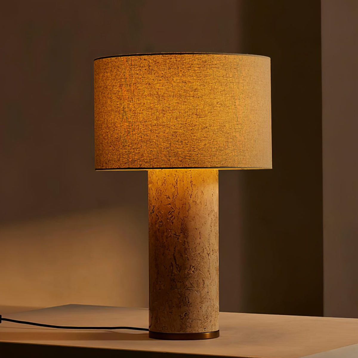 Vonoryra Zylindrische Travertin-Tischleuchte in Gelb & Beige