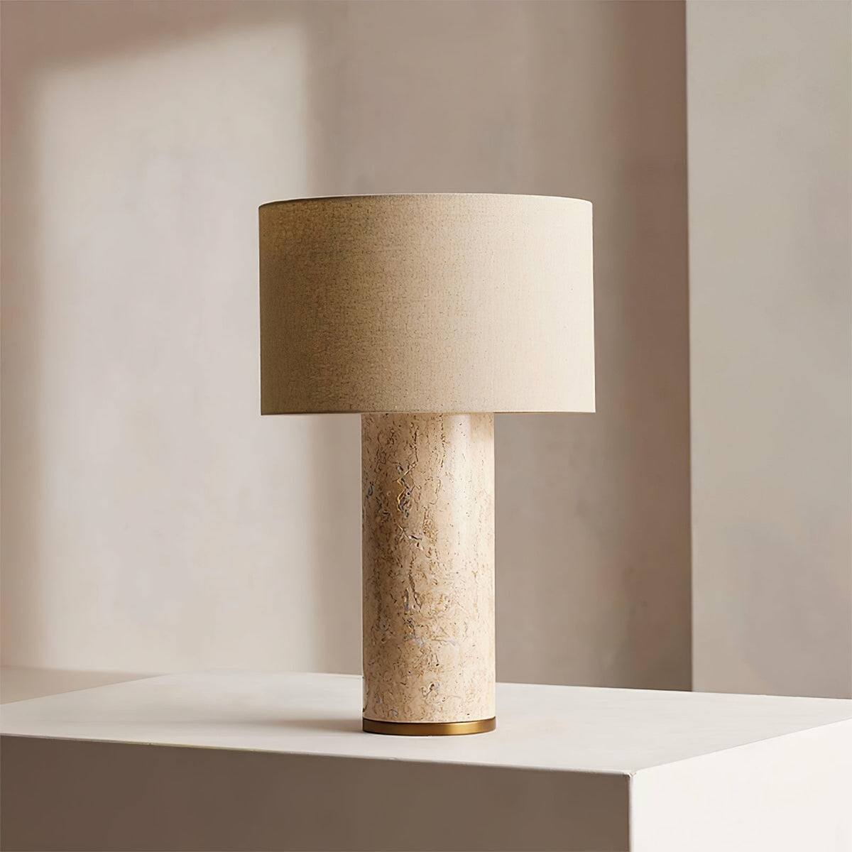 Vonoryra Zylindrische Travertin-Tischleuchte in Gelb & Beige