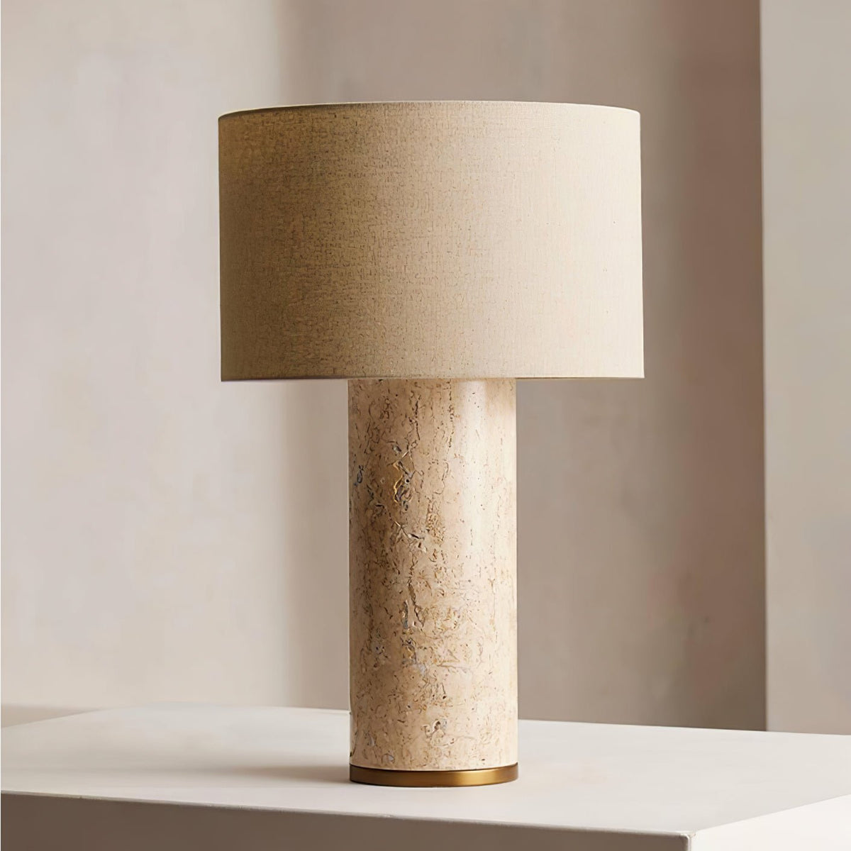 Vonoryra Zylindrische Travertin-Tischleuchte in Gelb & Beige