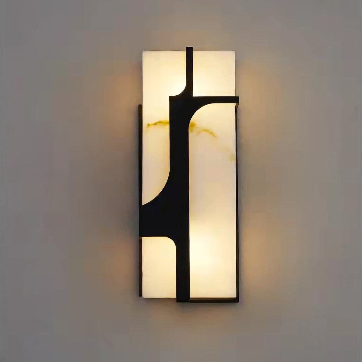 Ariel Wandleuchte Alabaster & Messing Eleganz