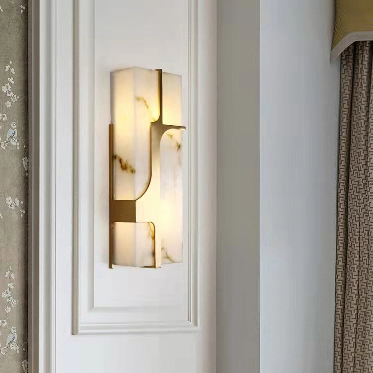 Ariel Wandleuchte Alabaster & Messing Eleganz