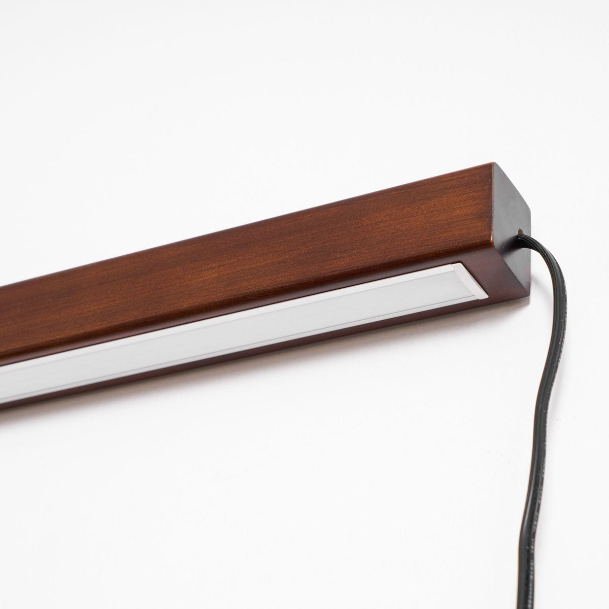 Bryf Wandleuchte Linear Holz Steckeranschluss