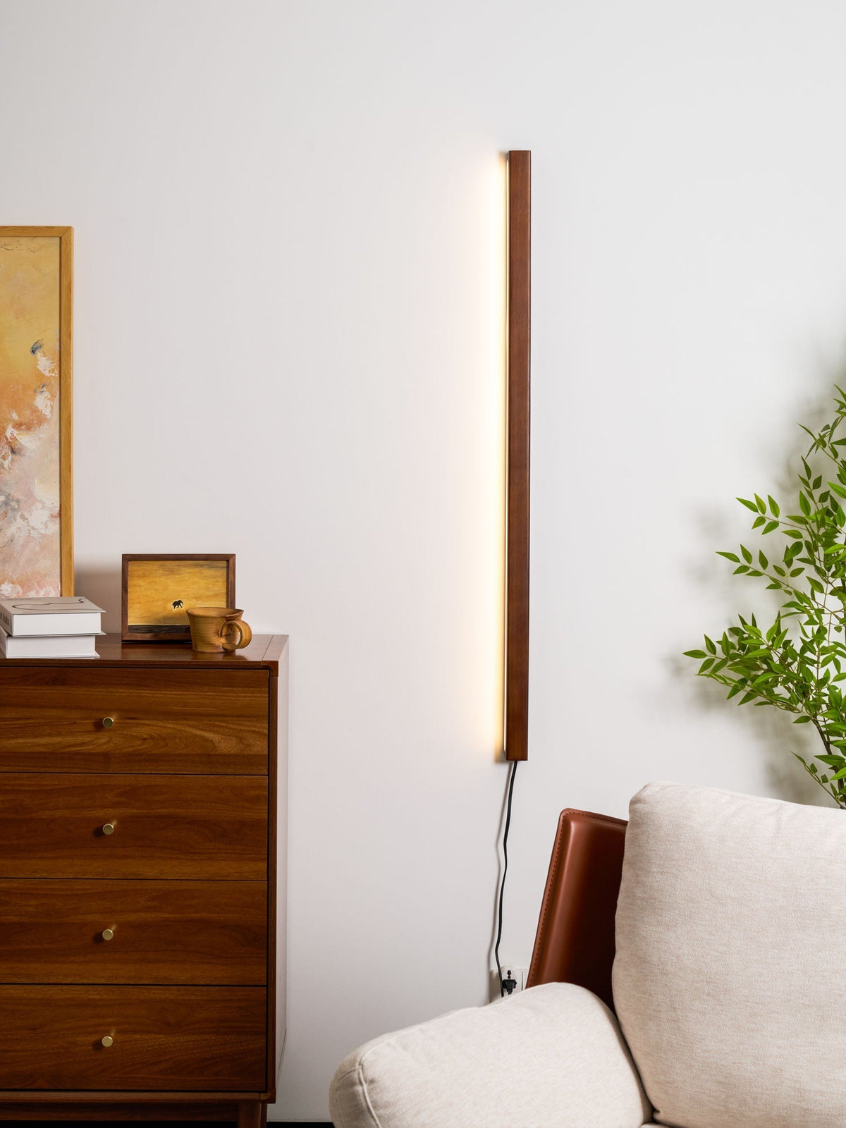 Bryf Wandleuchte Linear Holz Steckeranschluss
