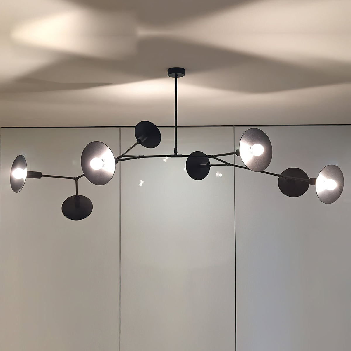 Tinduvyo zeitgenössischer minimalistischer Kronleuchter aus Metall und Glas