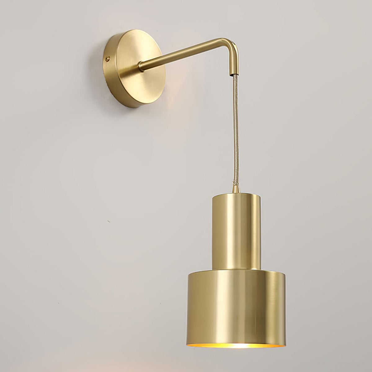 Alvina zeitgenössische minimalistische Wandleuchte aus Messing