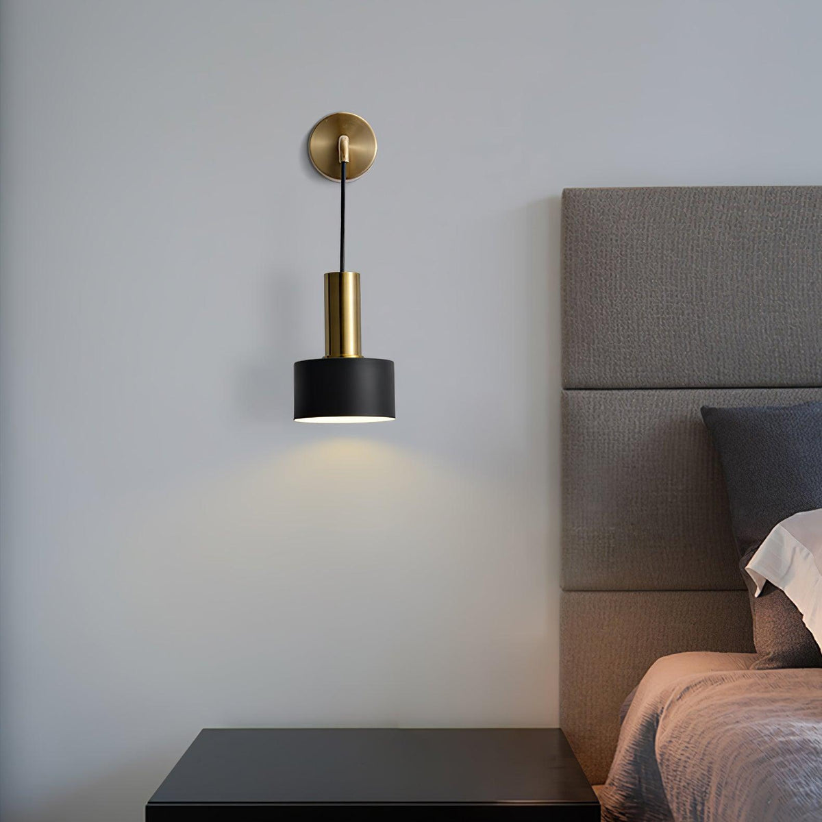 Alvina zeitgenössische minimalistische Wandleuchte aus Messing