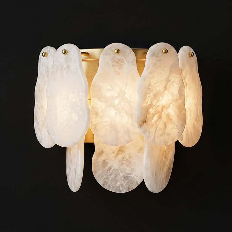 Quenstone Unregelmäßige Alabaster-Wandleuchte