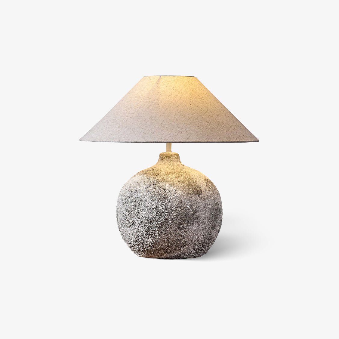 Riona Tischleuchte aus Naturstoff und Keramik in Beige aus Stoff